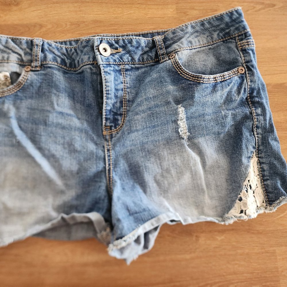Maurices - Denim shorts - jean w/ lace - distressed Size 15/16